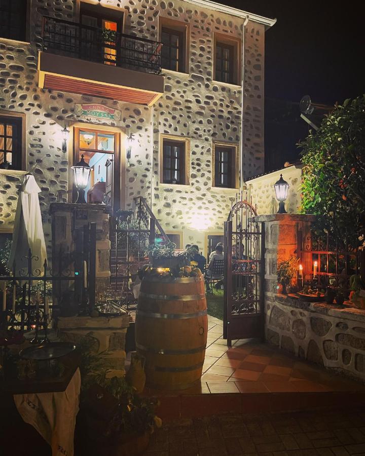 Εννεα Μουσεσ Παραδοσιακός Ξενώνας Velventos Luaran gambar